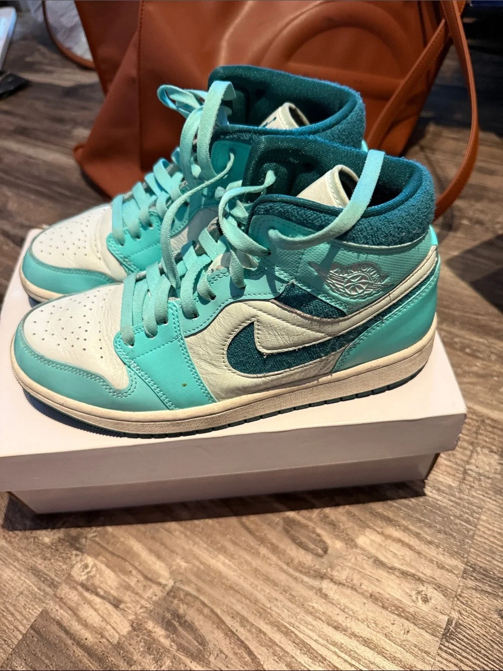 Air Jordan 1 Mid SE